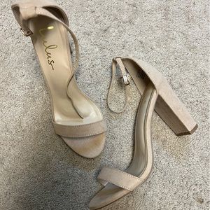 Lulu’s nude heels